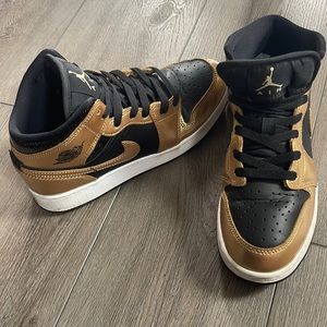 US size 5Y Air Jordan. Gold and black worn a handful of times.